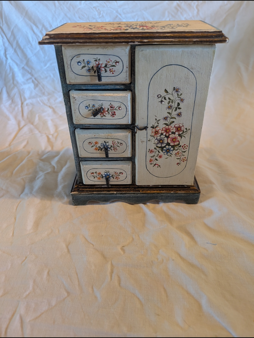 2/60$ Vintage Floral Wood Jewelry Cabinet in Cream and Blue-Grey